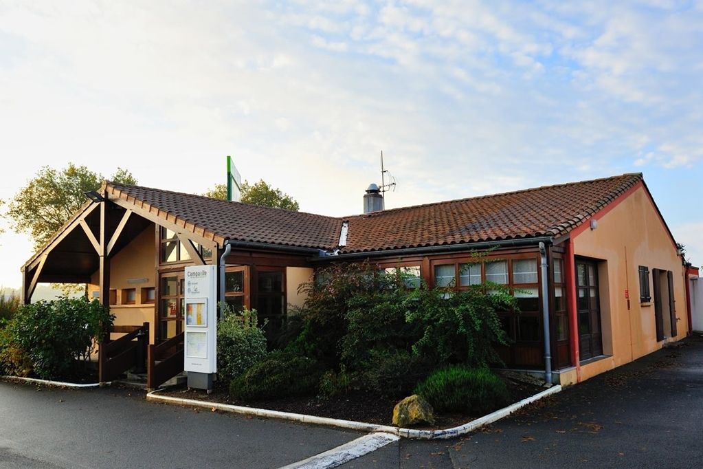 Kyriad Niort - ラ・クレッシュ エクステリア 写真